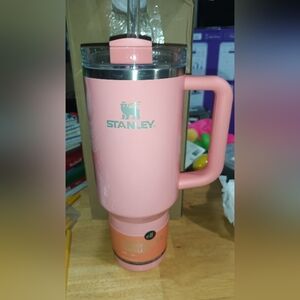 Stanley elf The Flowstate Quencher H2.0 40 Oz. Tumbler in Light Pink